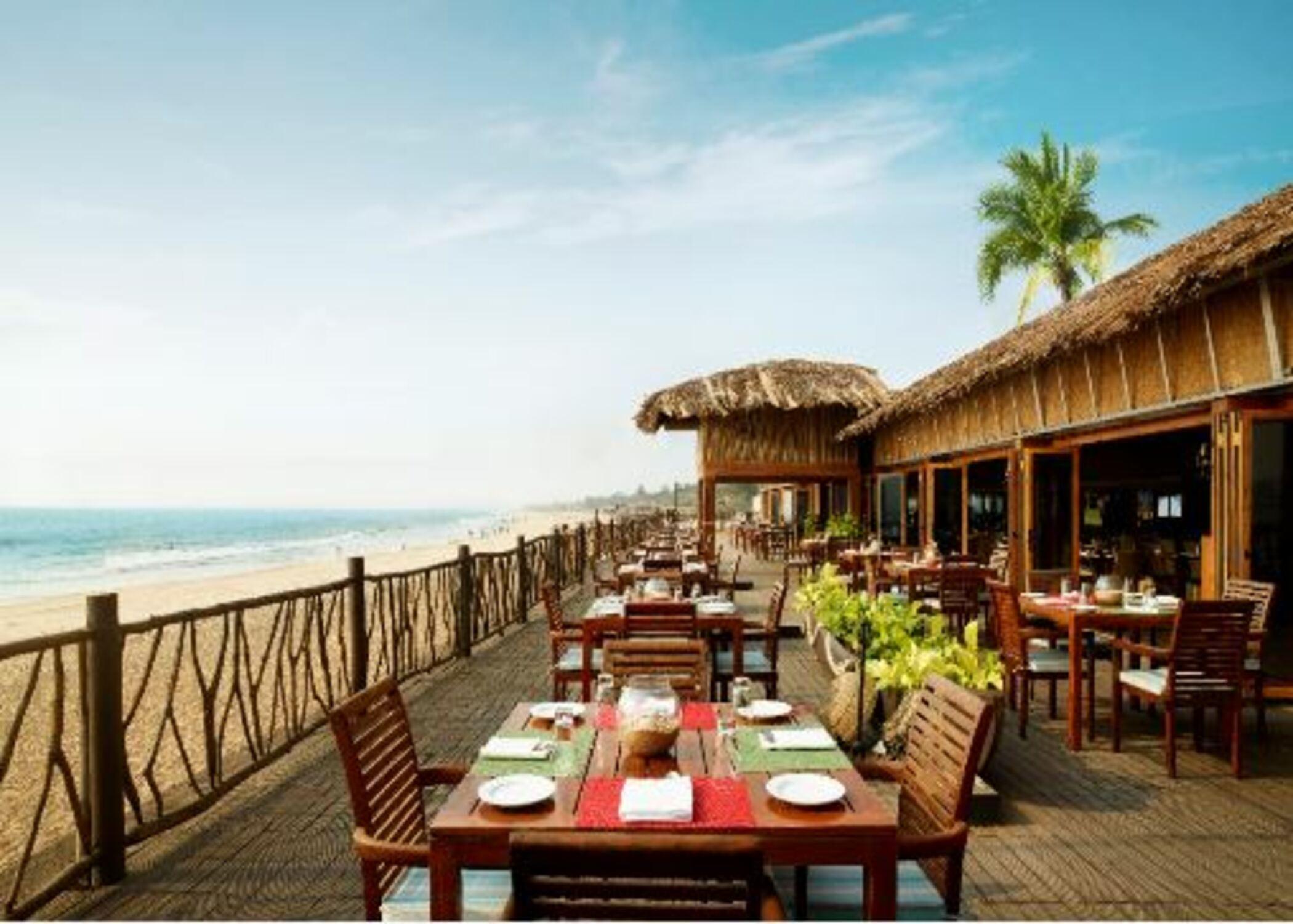 Taj Fort Aguada Resort & Spa, Goa Sinquerim Exteriér fotografie The restaurant at the beach