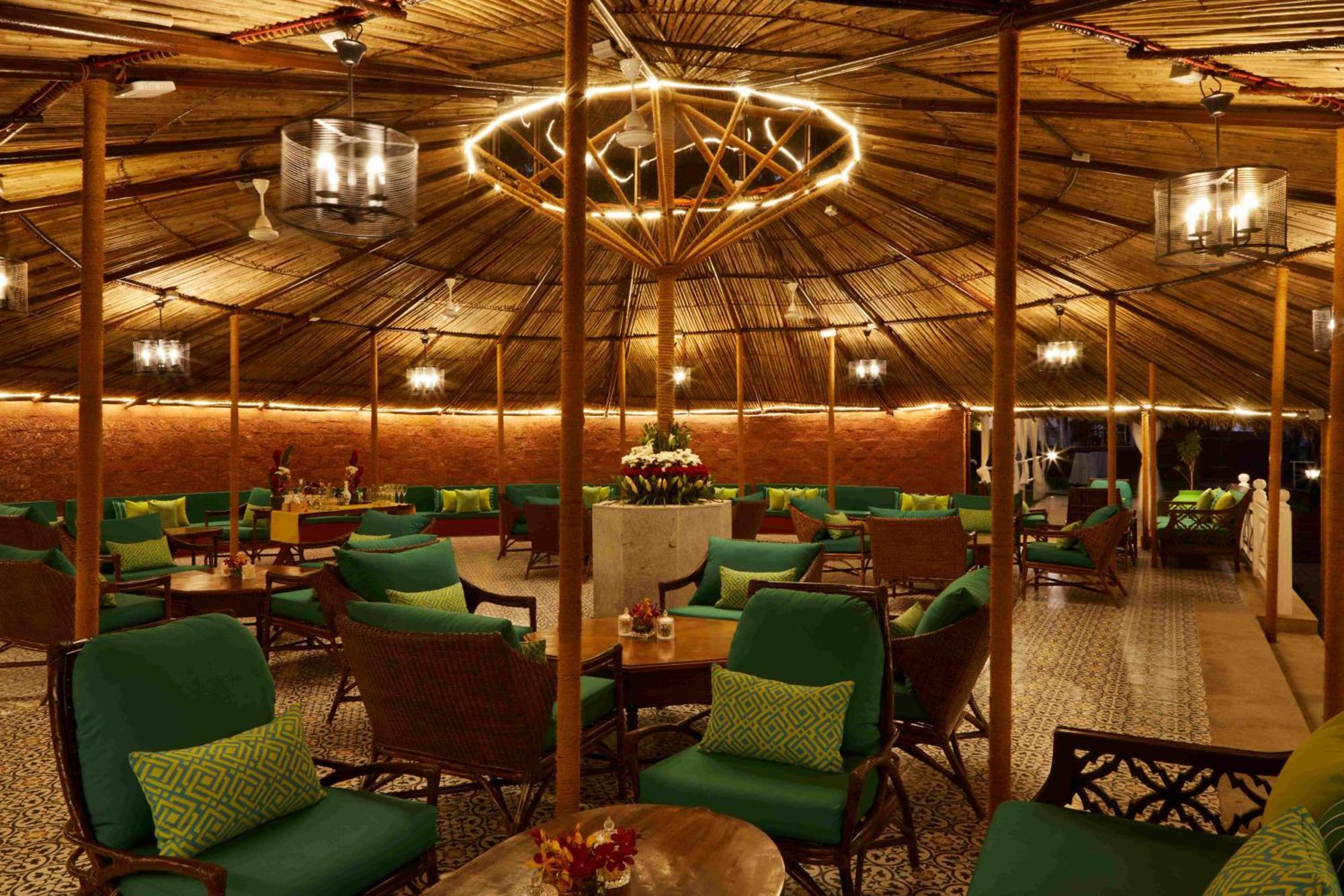 Taj Fort Aguada Resort & Spa, Goa Sinquerim Exteriér fotografie The interior of the restaurant