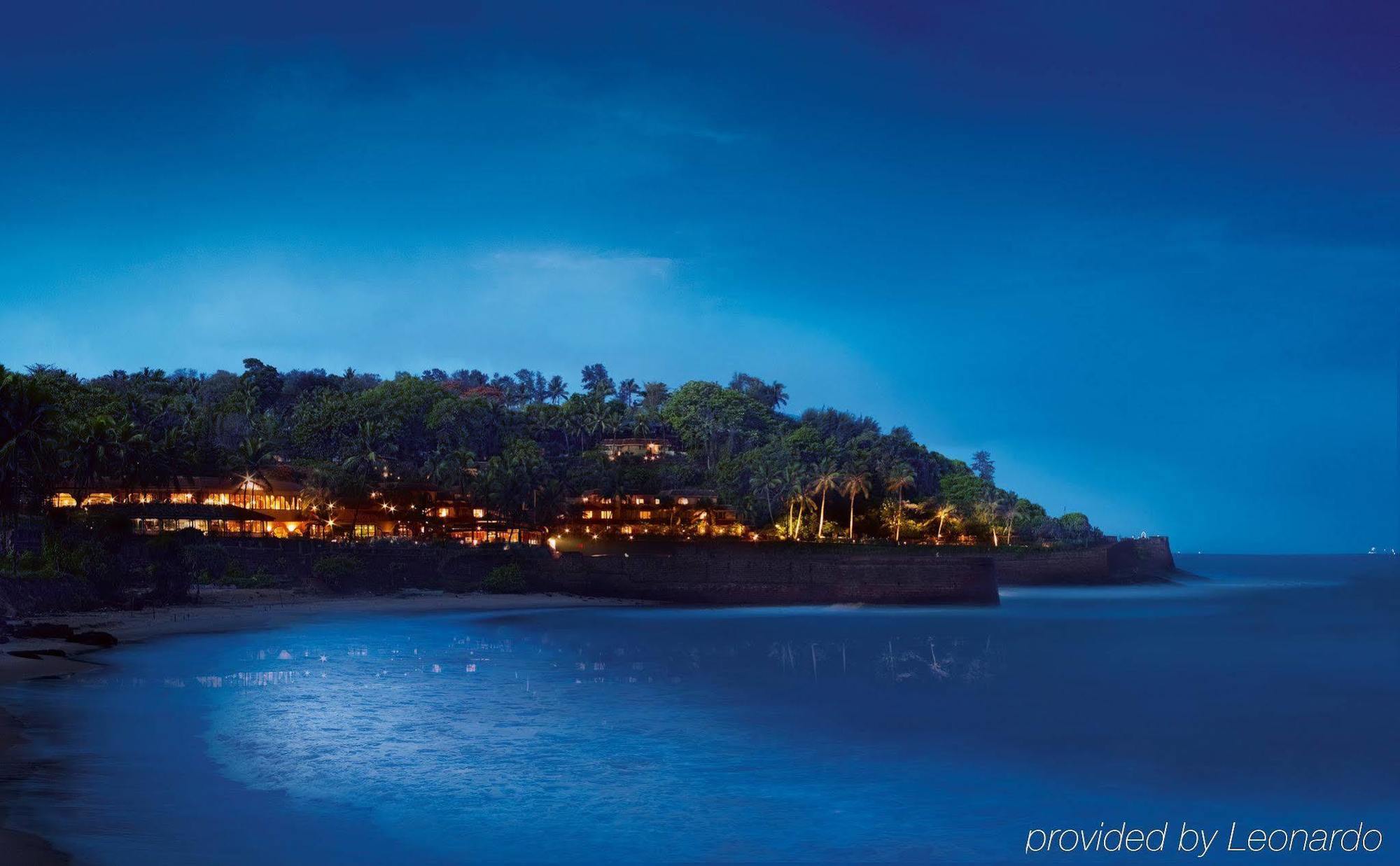 Taj Fort Aguada Resort & Spa, Goa Sinquerim Exteriér fotografie The resort at night