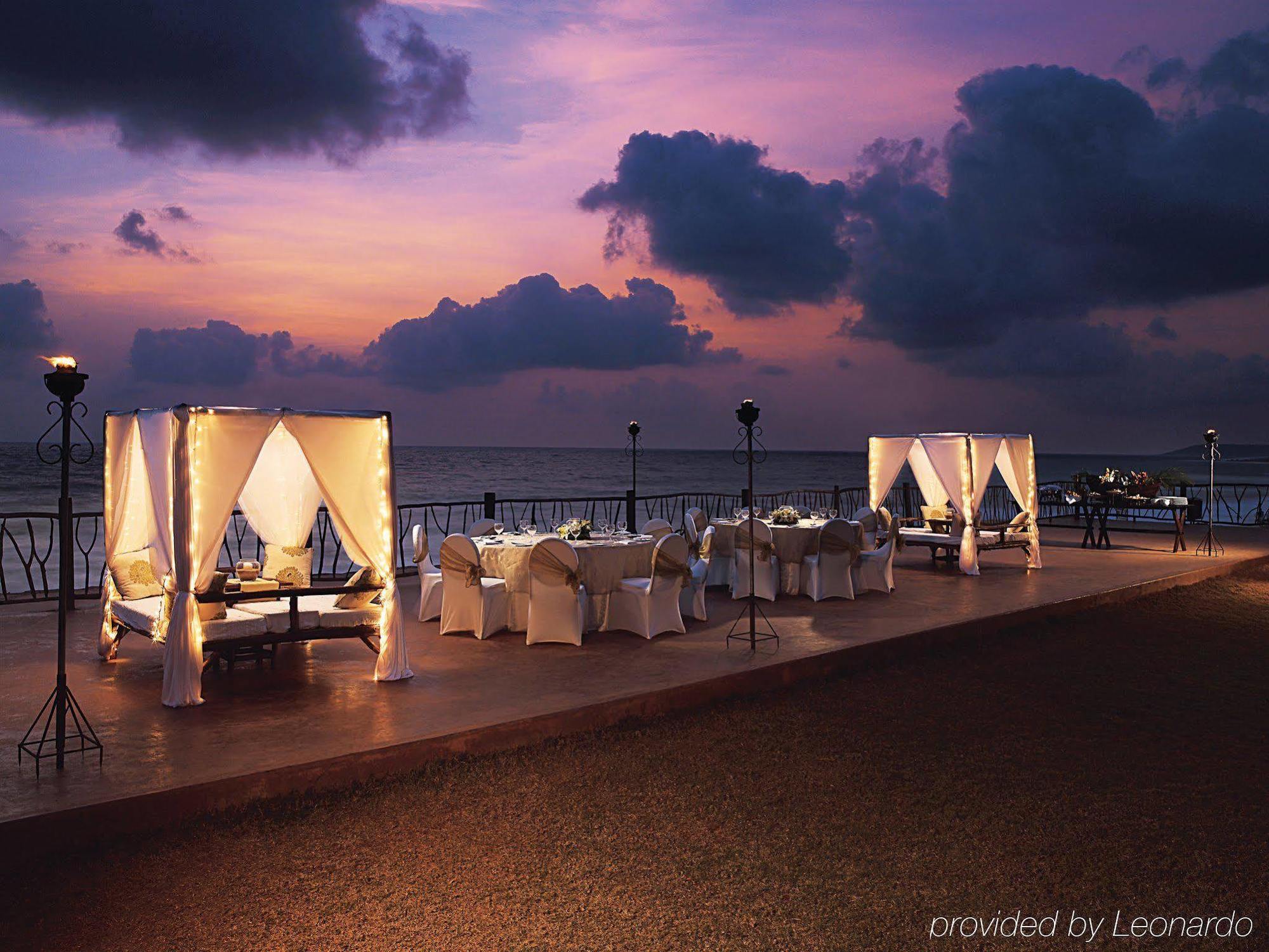 Taj Fort Aguada Resort & Spa, Goa Sinquerim Restaurace fotografie The Deck