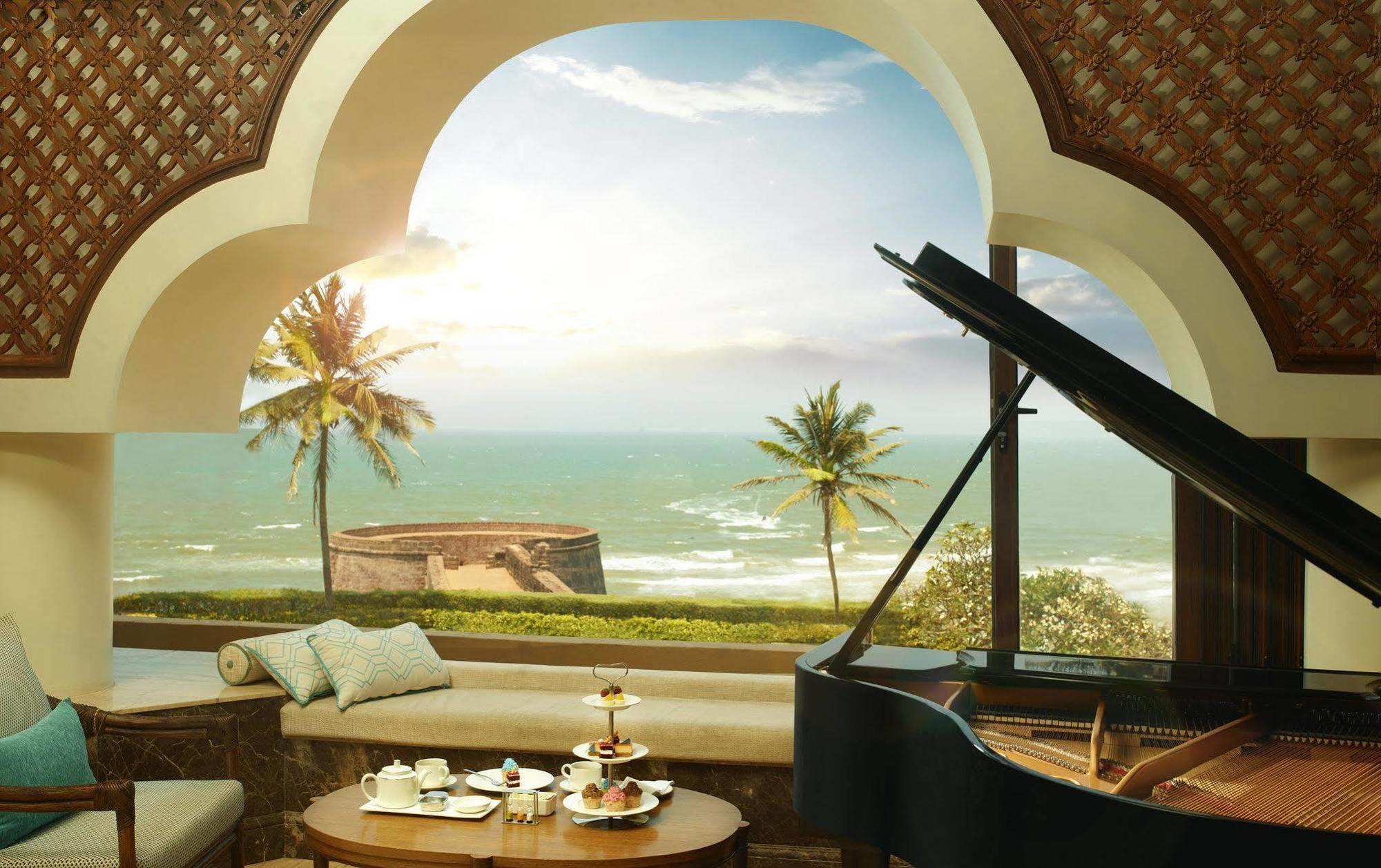 Taj Fort Aguada Resort & Spa, Goa Sinquerim Exteriér fotografie The piano lounge at the hotel