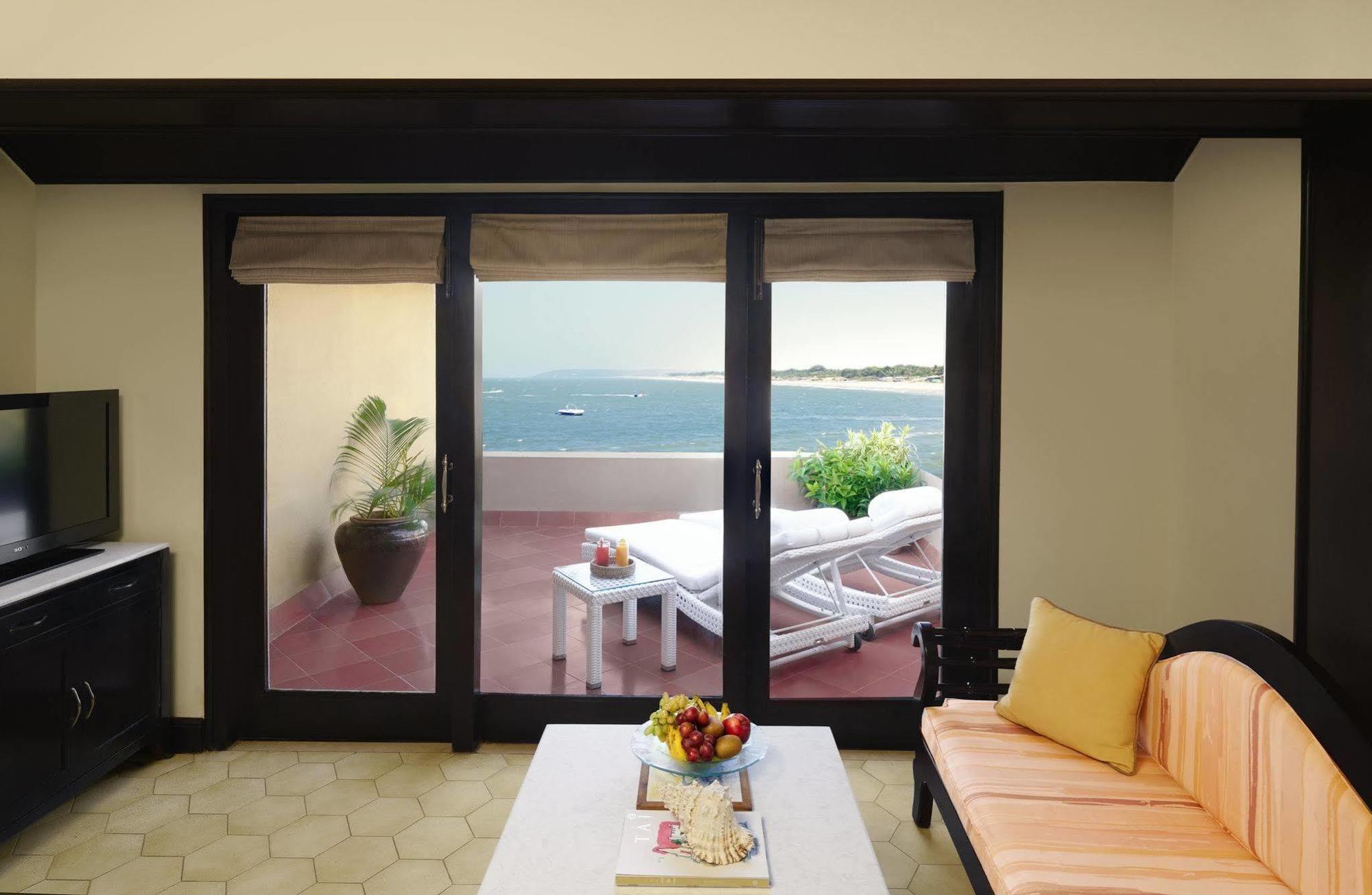 Taj Fort Aguada Resort & Spa, Goa Sinquerim Exteriér fotografie A room at the resort